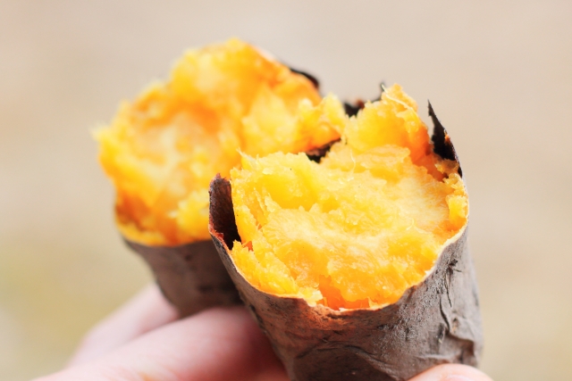 焚き火 焼き芋 アルミホイル