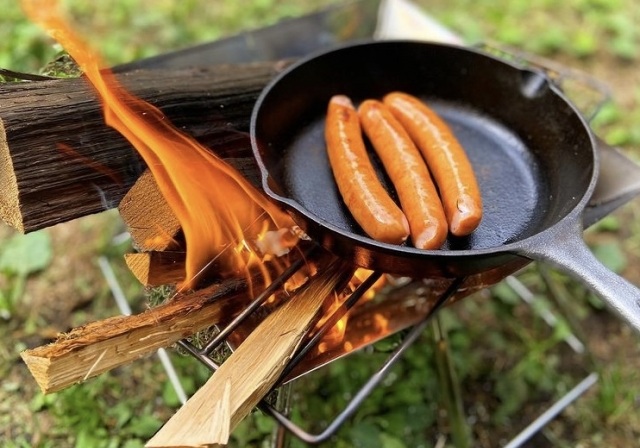 焚き火　ソーセージ　焼き方