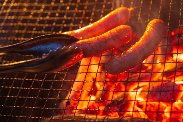 焚き火　ソーセージ　焼き方